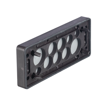 Pasacable de 10 Orificios de Marco Rectangular, IP65, 4.41" X 1.42", para Cables no Terminados, Color Negro.