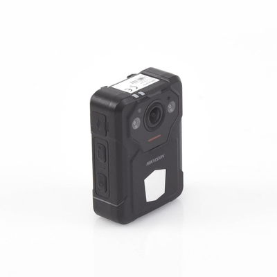 Body Camera Portátil   Grabación a 2K (4 Megapixel)    Fotos de Hasta 40 Megapixel   IP67   H.265   64 GB de Almacenamiento   Microfono Integrado   GPS