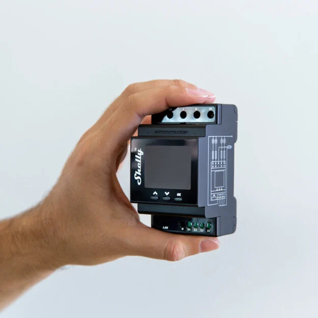 Shelly Pro 4PM - Interruptor inteligente profesional de 4 canales con medición de potencia para riel DIN