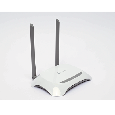 Router Inalámbrico WISP, 2.4 GHz, 300 Mbps, 2 antenas externas omnidireccional 5 dBi, 4 Puertos LAN 10 100 Mbps, 1 Puerto WAN 10 100 Mbps, control de ancho de banda
